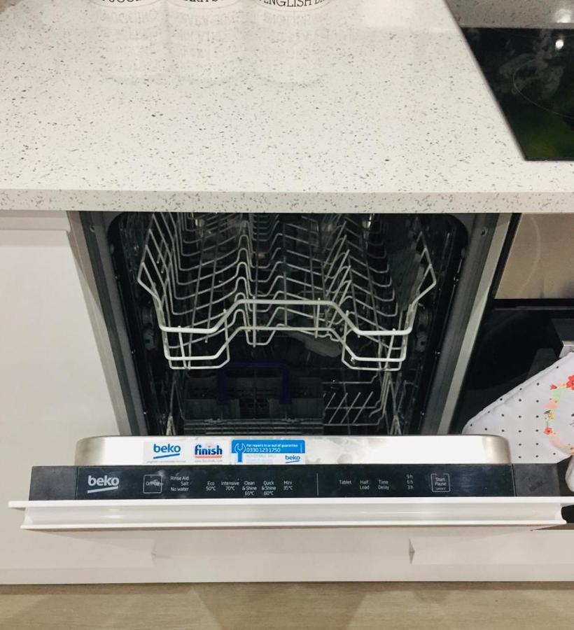 Morden Central Self Contained Flat By Cozynest Reading Ngoại thất bức ảnh