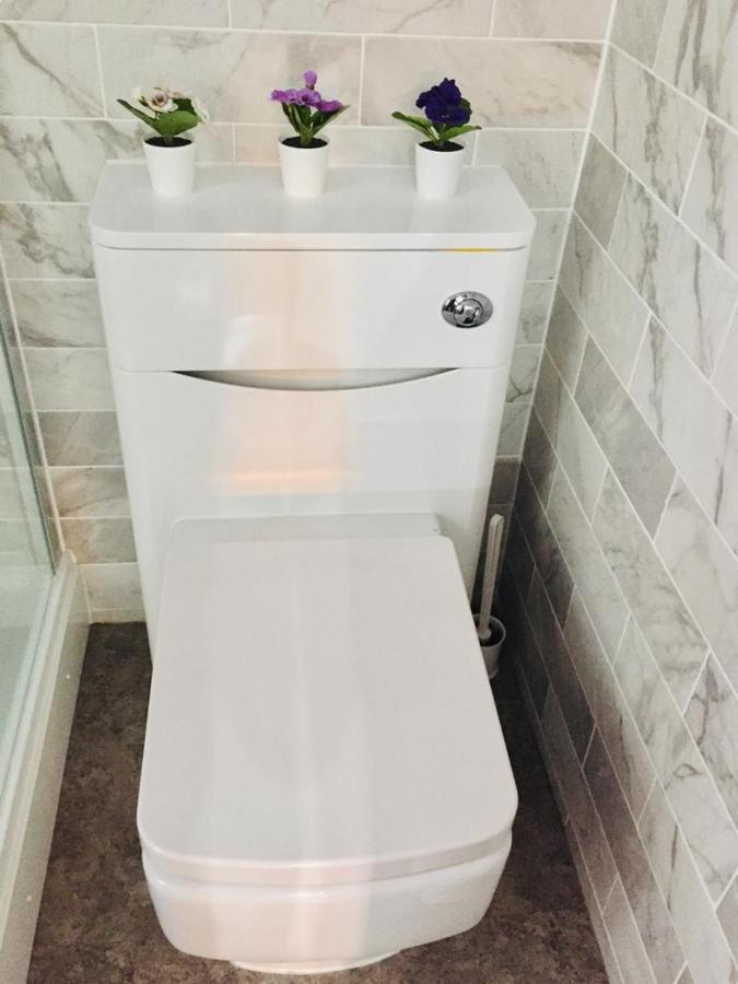 Morden Central Self Contained Flat By Cozynest Reading Ngoại thất bức ảnh