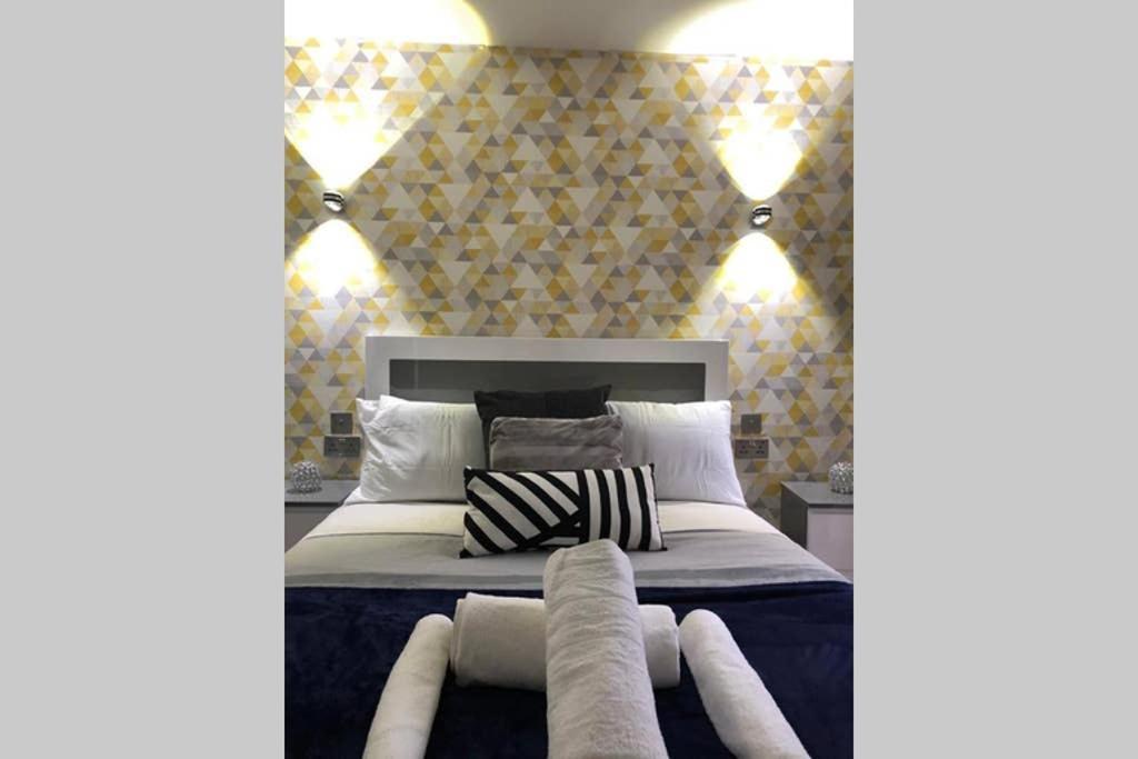 Morden Central Self Contained Flat By Cozynest Reading Ngoại thất bức ảnh