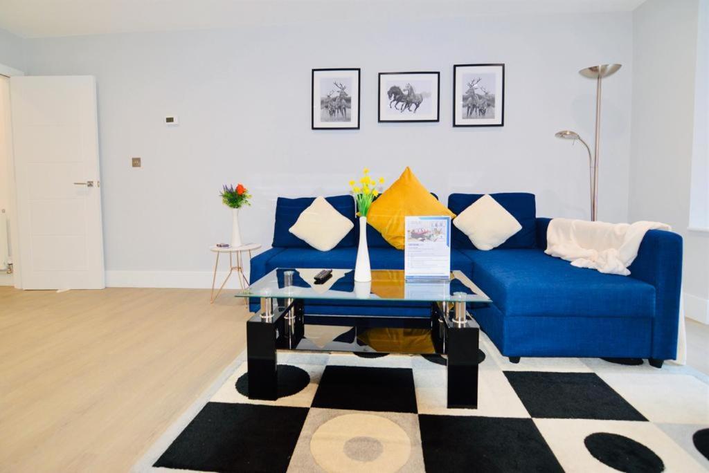 Morden Central Self Contained Flat By Cozynest Reading Ngoại thất bức ảnh